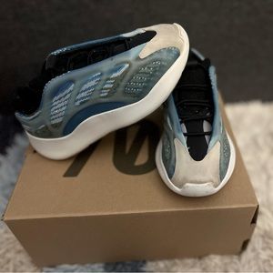 Kids Yeezy 700 V3 Arzareth (Authentic)
